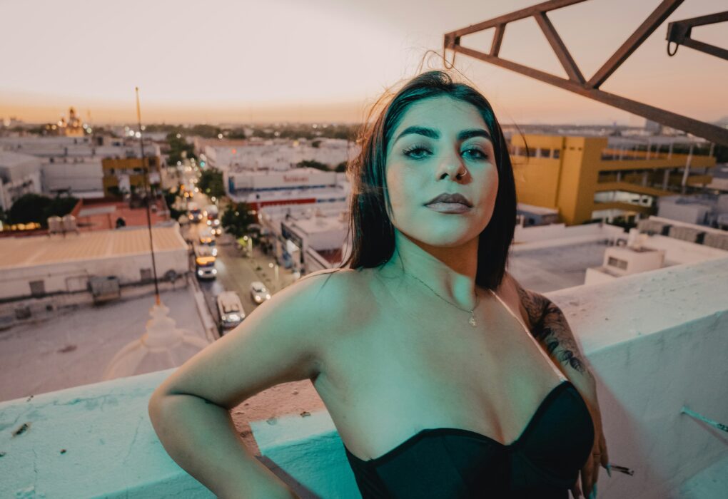 Attractive Female Unique Collar Bone Tattoos